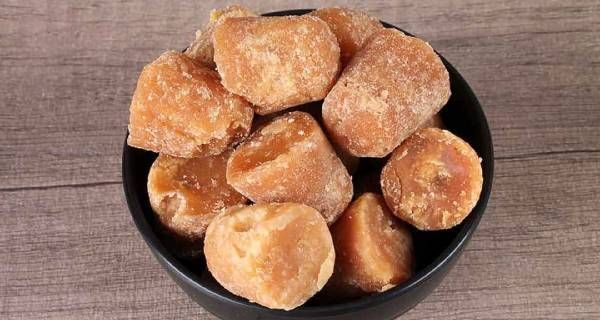 Benefits of eating jaggery daily