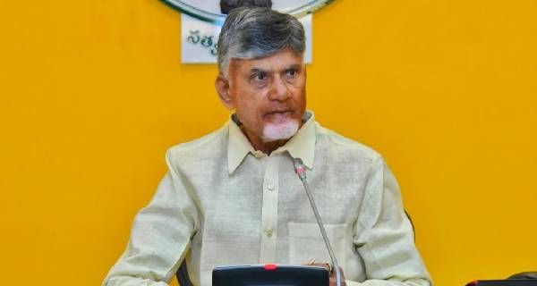 Chandrababu Naidu holds review on new textile policy