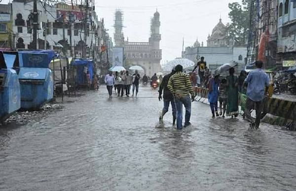 Heavy rain in Hyderabad and Holidays for schools on Monday