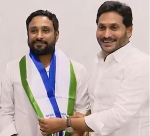 Ambati Rayudu resign to YSRCP